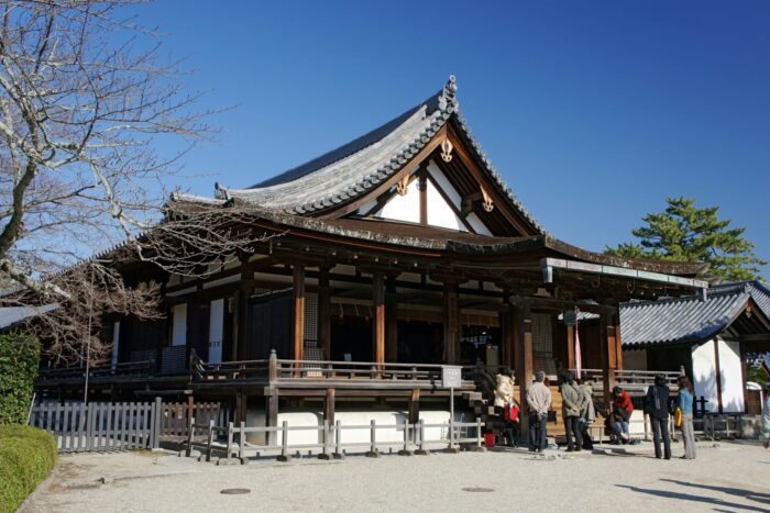 Самое старинное деревянное здание в мире - Буддийский храм в городе Икаруга, префектура Нара, Япония. Полное название храма - Хорю Гакумон-дзи. Храм Хорю-дзи